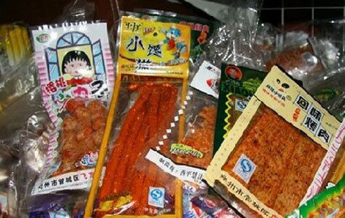 辣條黑作坊四年三遷 游擊式無證生產(chǎn)的警示